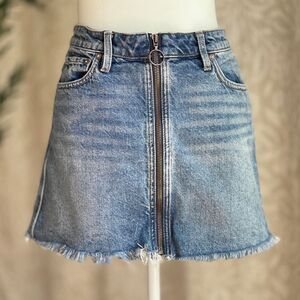Free People We The Free Denim Mini Skirt Boho Grunge Zip Front Raw Hem‎ Size 24